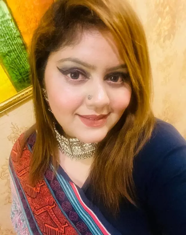 Looking for grrom I am the mother of the bride. Below is my daughters bio.