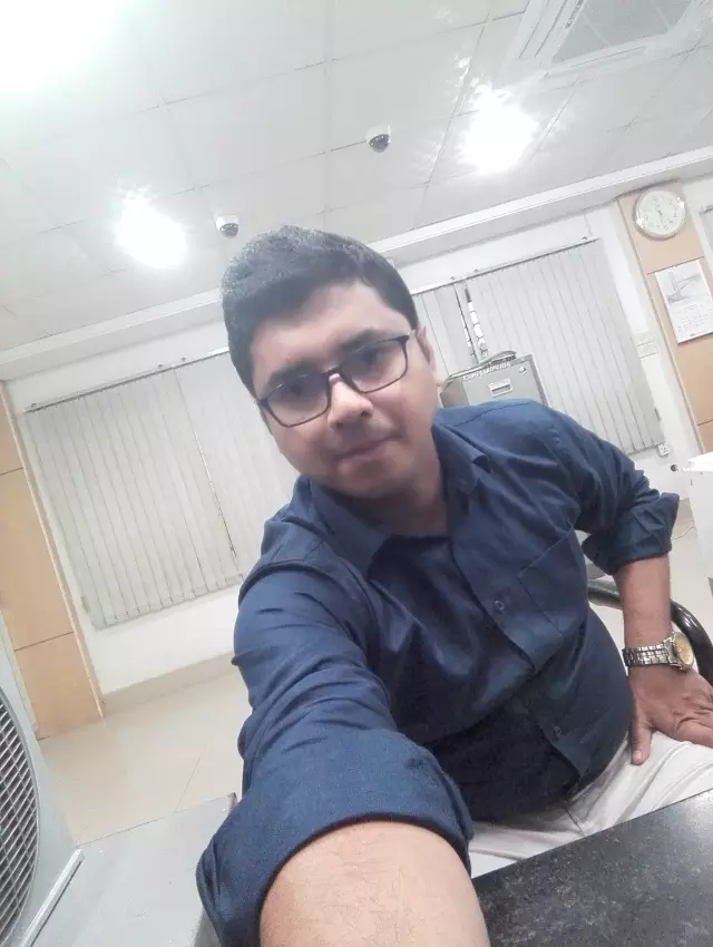 Divorced No Children with Government Job Banker holder looking for his bride