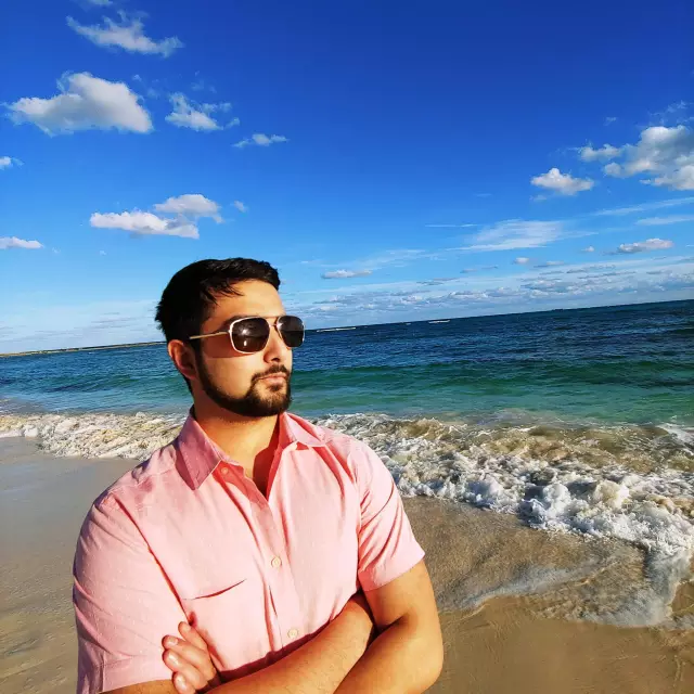 Moderate muslim practicing the basics groom looking for his soulmate