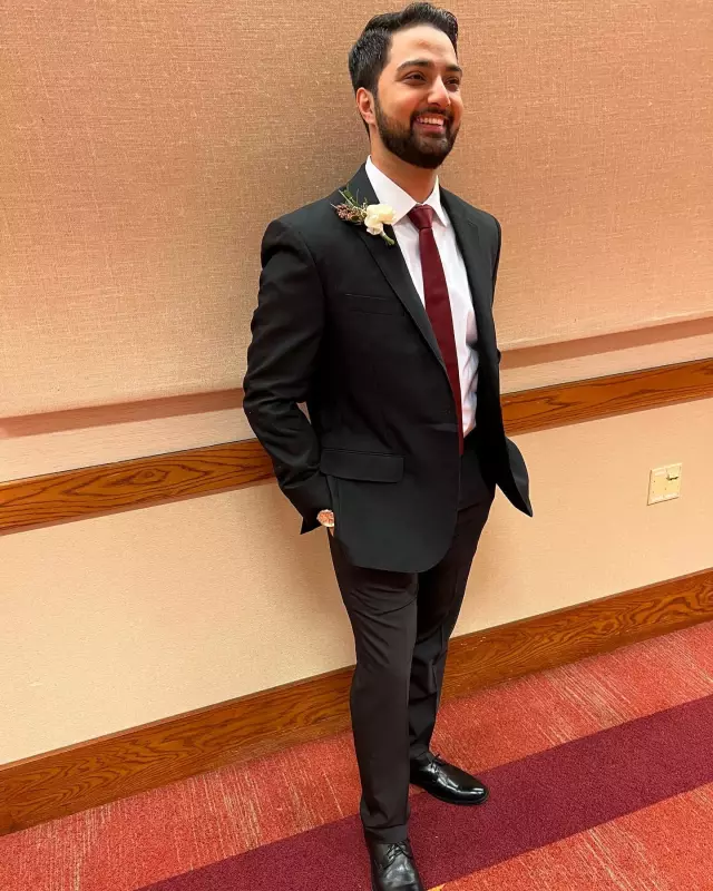 Moderate muslim practicing the basics groom looking for his soulmate