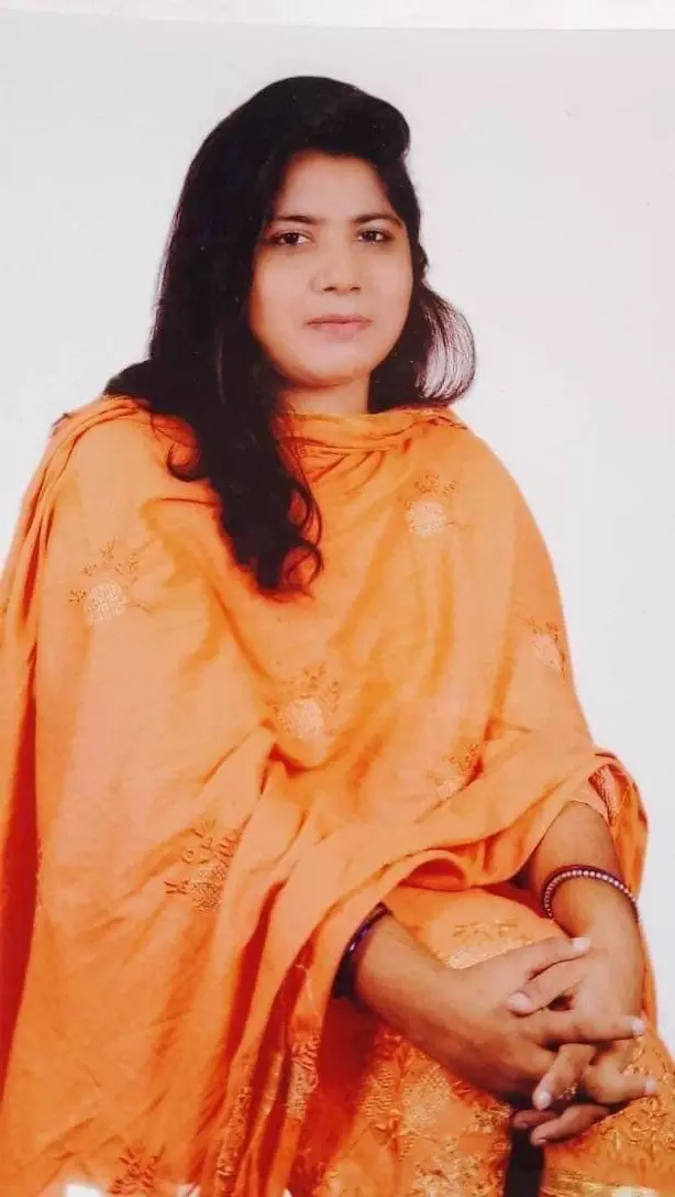 Bride is studing Masters in English at a private university in Dhaka looking for his groom
