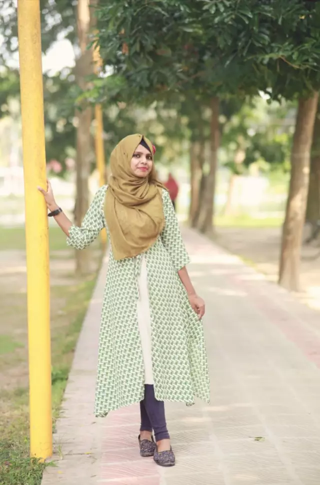 Short Divorced, No Children Reasons will be given when we talk looking for groom herself