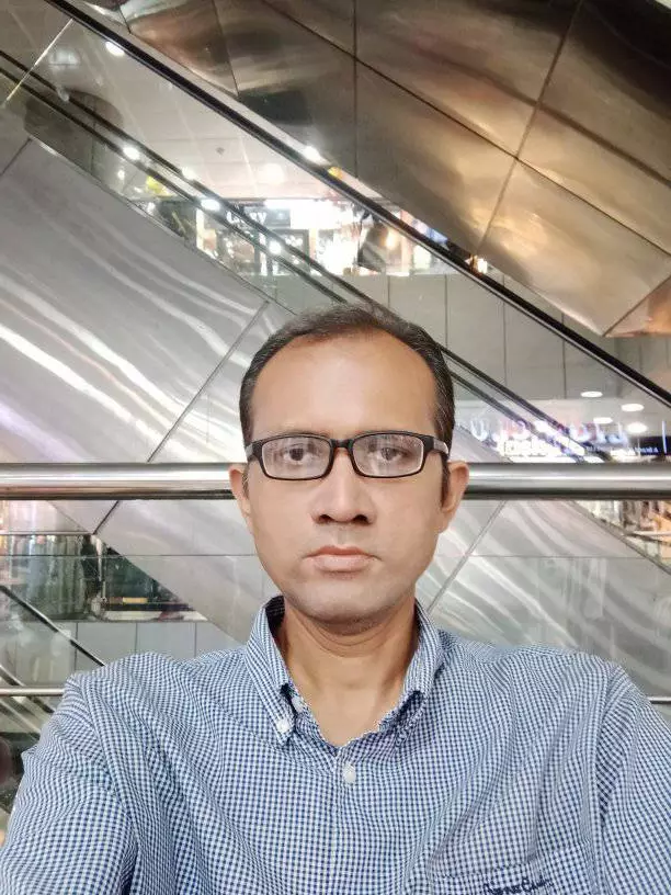Freelancer Own Flat at Dhanmondi looking for bride himself