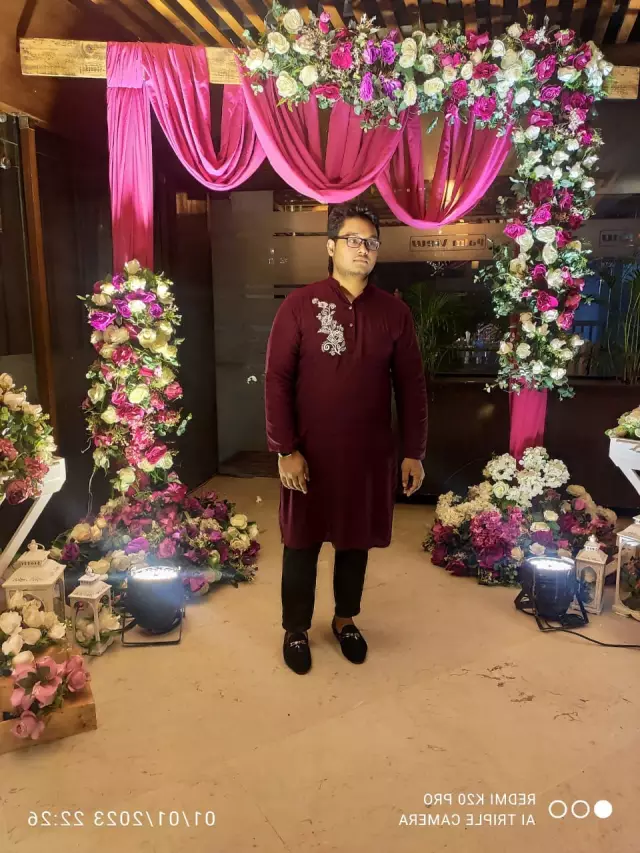Must have good educational background. Well mannered, responsible, religious, career oriented bride want