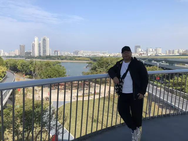 Short Divorced Currently living in China want his partner