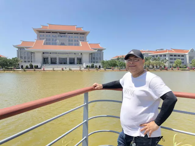 Short Divorced Currently living in China want his partner