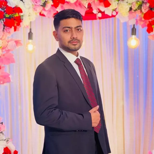 Practicing lawyer at Dhaka Judge Court looking for own bride