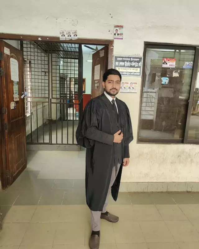 Practicing lawyer at Dhaka Judge Court looking for own bride