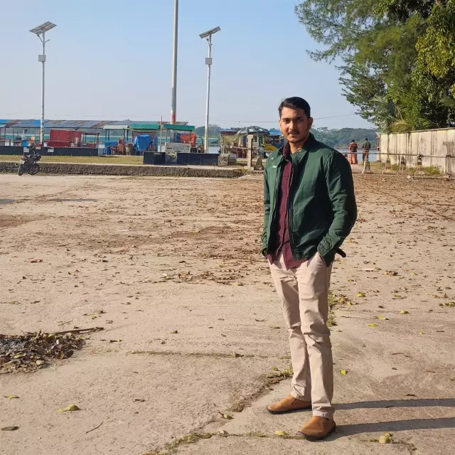 Sr. Customer Support Executive at Dhaka want his bride in Dhaka
