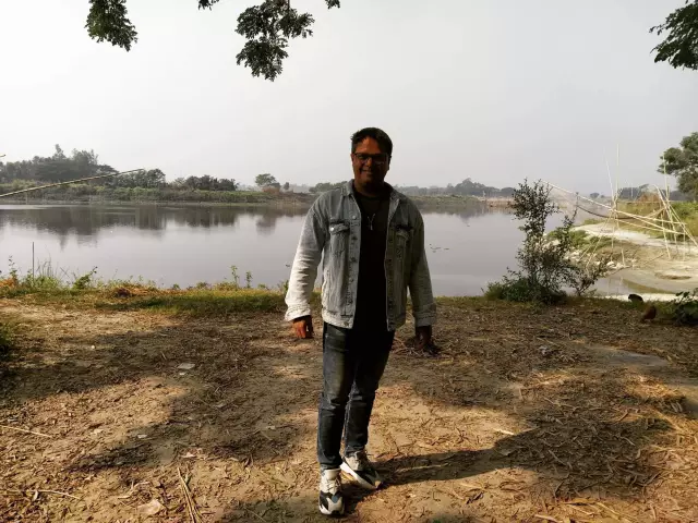 Groom Working in a Corporate Company, Looking for suitable matching and it be better if settled in Dhaka and Age not mor