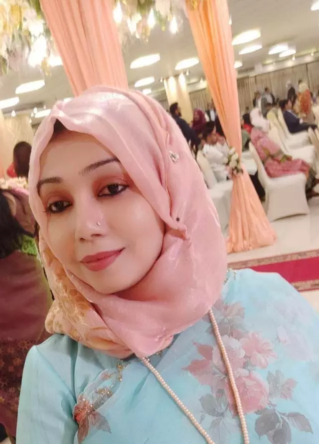 Bride is a Banker works in foreign exchange department want her soulmate
