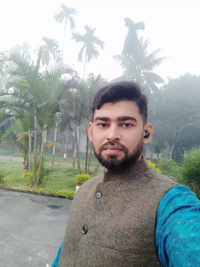 Looking for a bride for my cousin he is Showroom manager