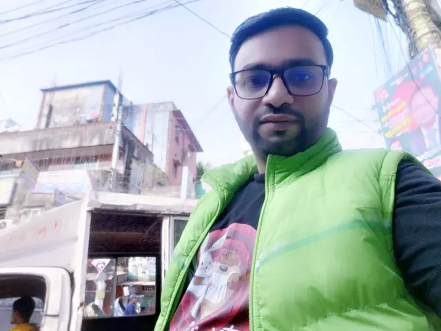 Looking bride Height above 5.2  we are looking for Dhaka Gazipur or nearby area! Age between 20 to 26 Years