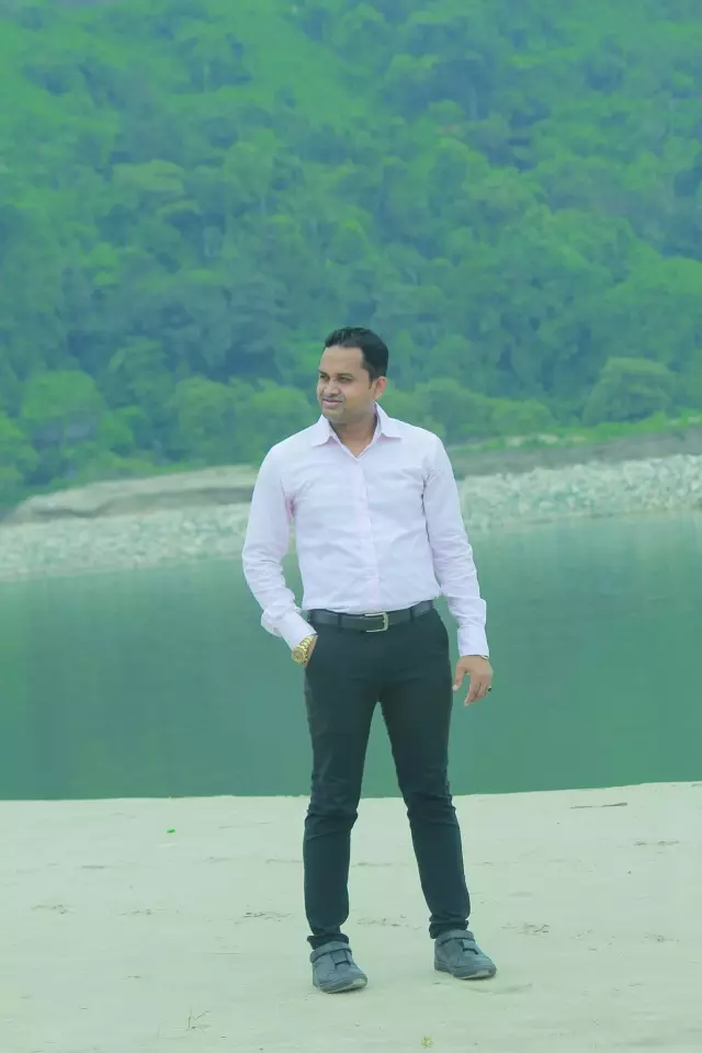 Groom completed bachelor degree from abroad Malaysia want his better half