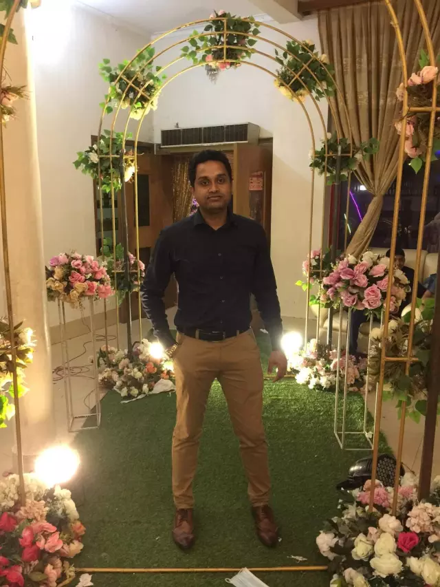 Groom completed bachelor degree from abroad Malaysia want his better half