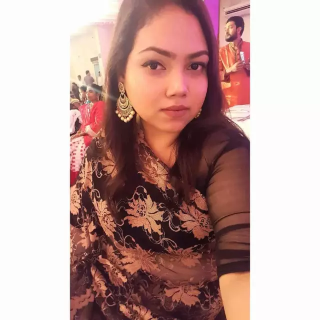 Bride works Technical support specialist in Lenovo searching deshi groom