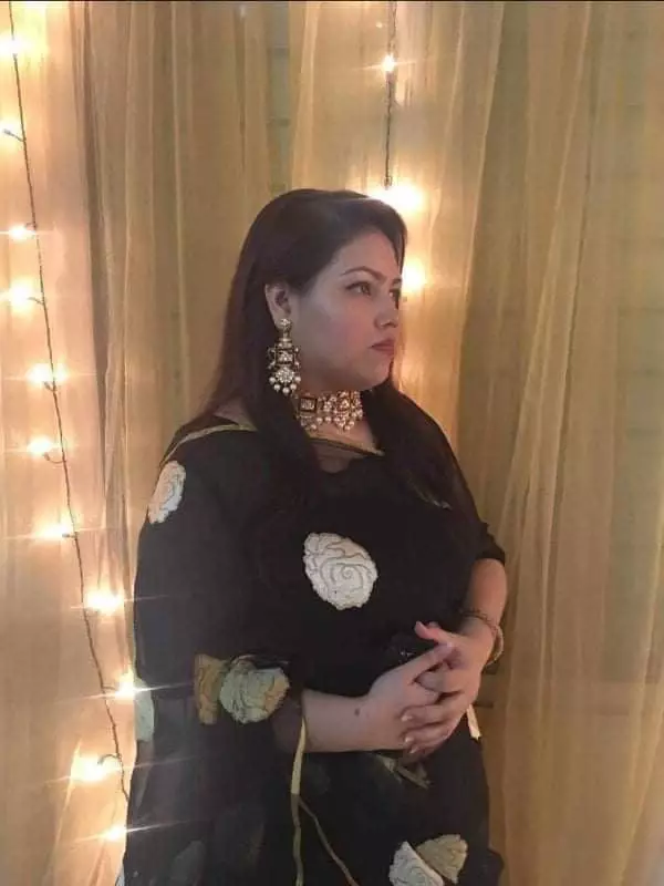 Bride works Technical support specialist in Lenovo searching deshi groom