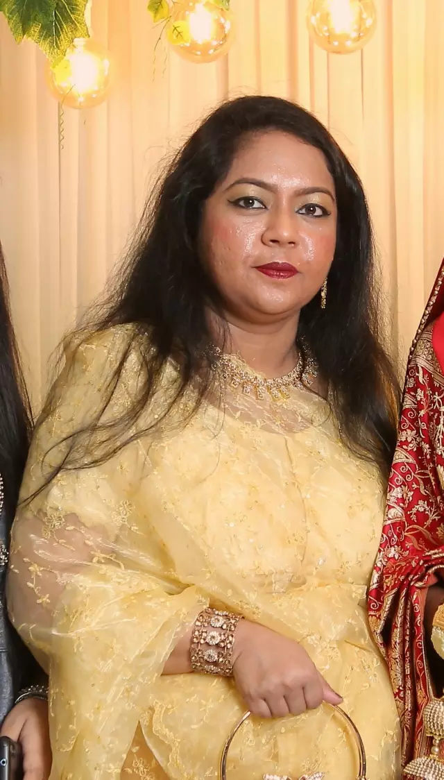 Posting for my niece. We are looking for a suitable match for my niece