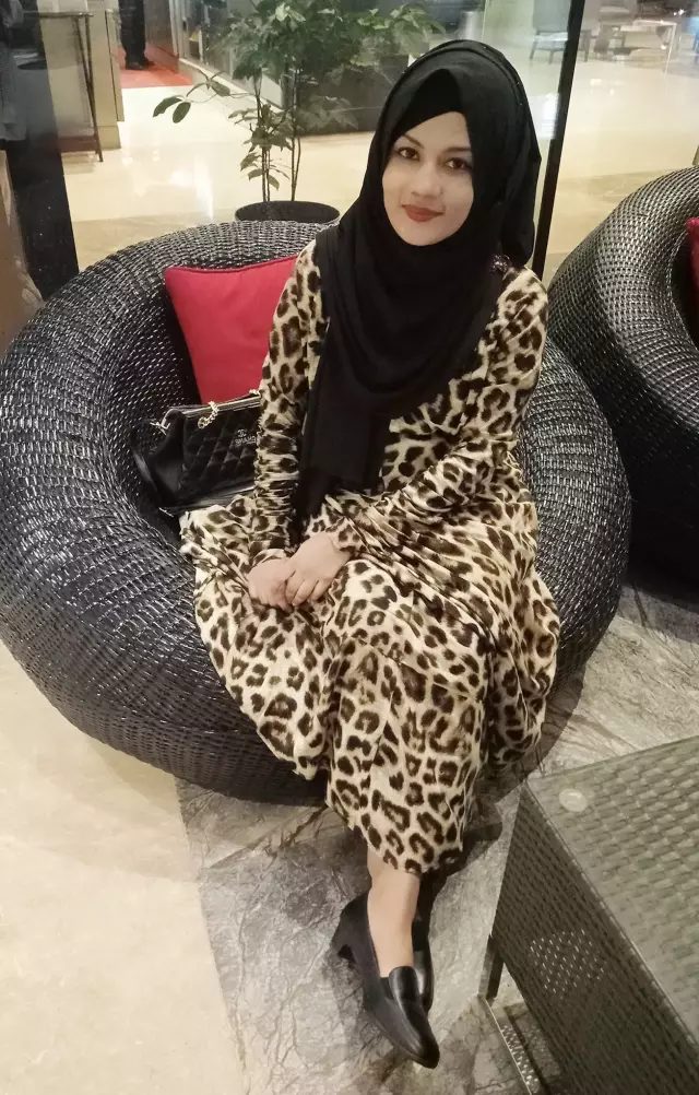 Looking for an well educated person with an Islamic mind. Non smoker and non alcoholic . Never married