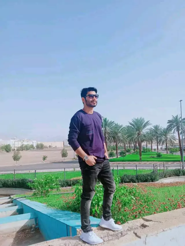 A girl from any district is acceptable, but must stay in Saudi Arabia after marriage