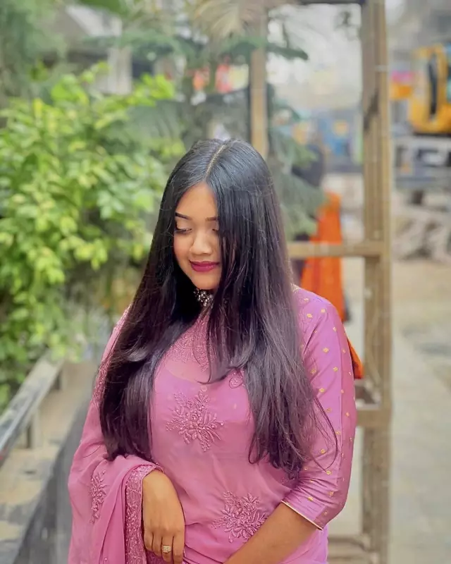Looking for a suitable groom for my friend. Groom is expected to be either well established in Dhaka or adjusted in Abro