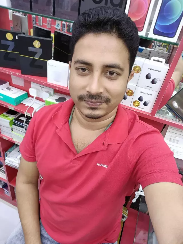 Sales Manager Mobile Shop want his own bride