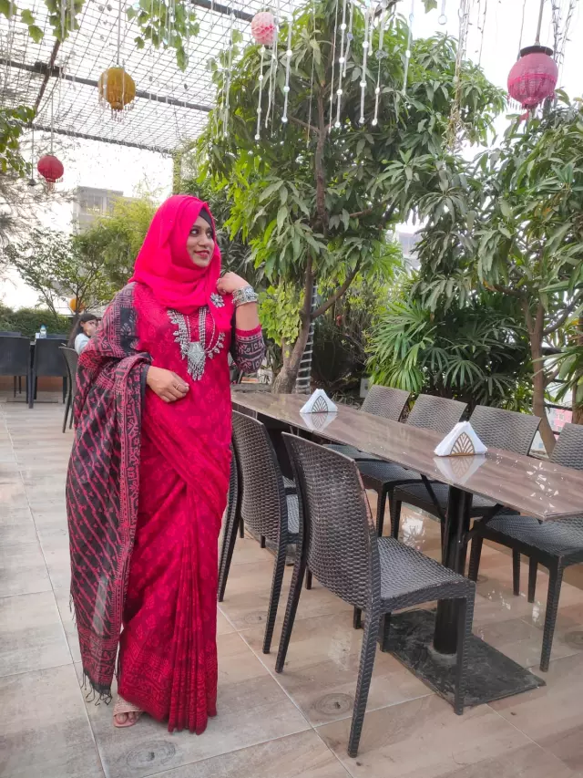 The girl does not currently have a father, but there is a mother