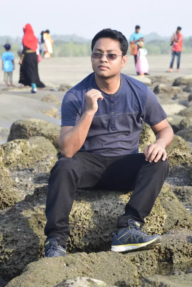 Im looking for a soft hearted loyal  honest, caring  understanding person.