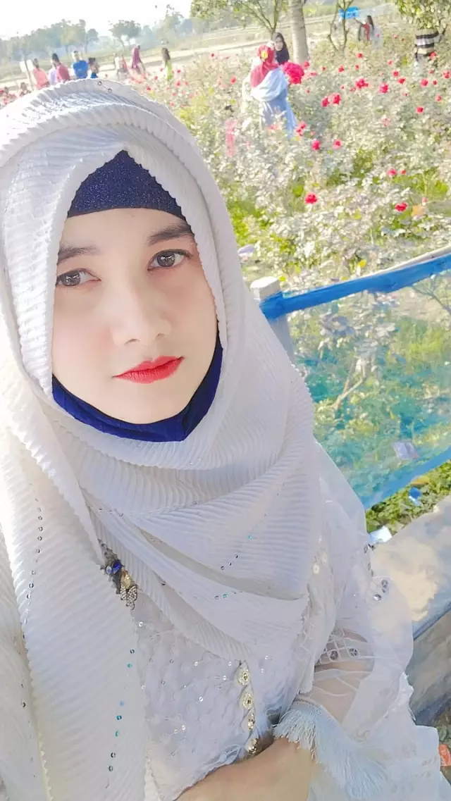 Looking for groom with doctor or engineeror banke or lecturer 
