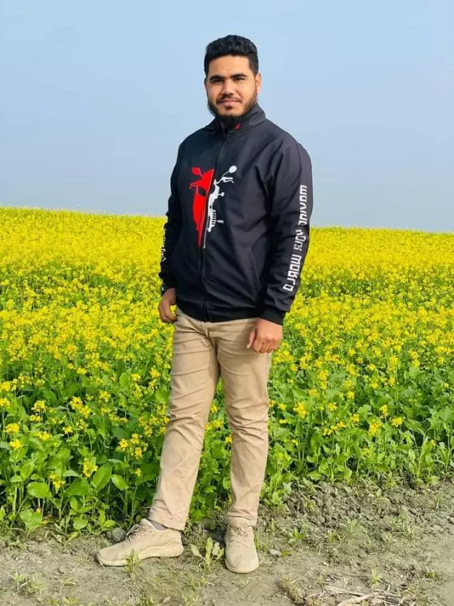  I am an Assistant Manager in a private company in Dhaka and have my own site business seeking my bride