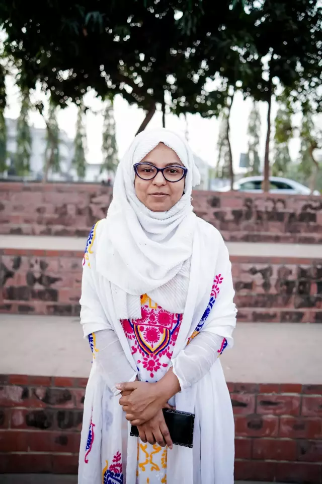 I am posting the biodata of my younger sister to find a suitable groom for her