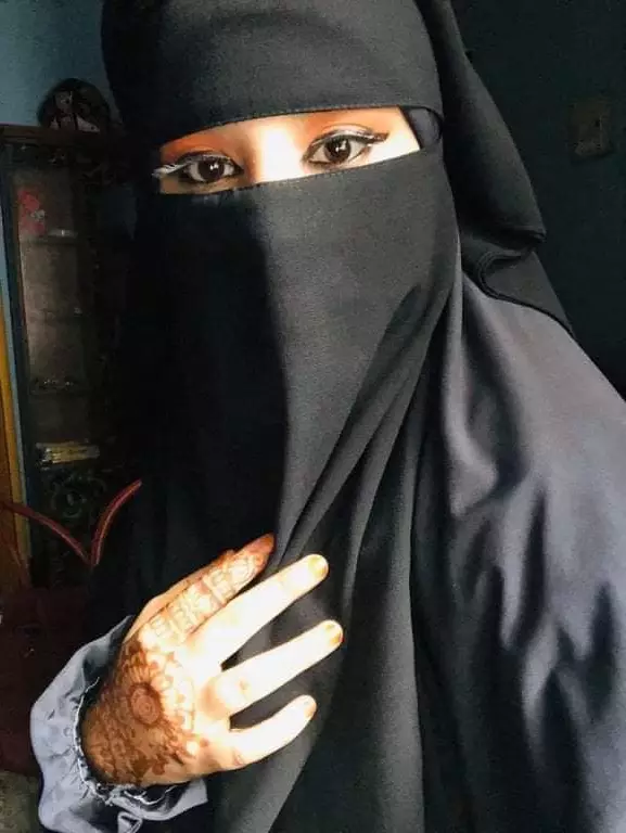 She is very religious, extrovert, friendly. And porda kore 5 wakto namaz pore want his groom