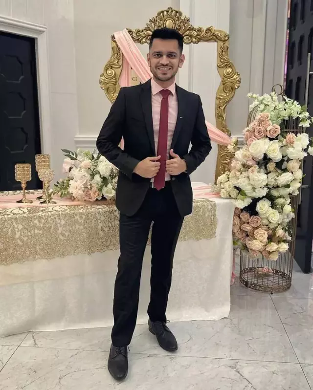 Government Service Holder based in Dhaka seeking his bride