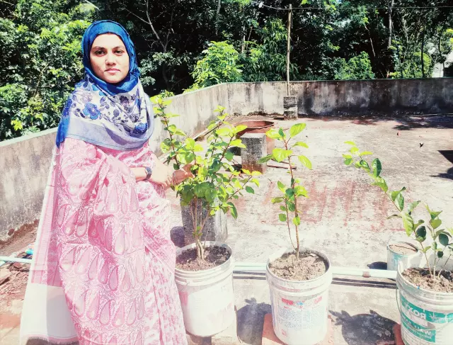 I want a pot for my only sister , she did her Hons, Masters Political Science Dhaka University