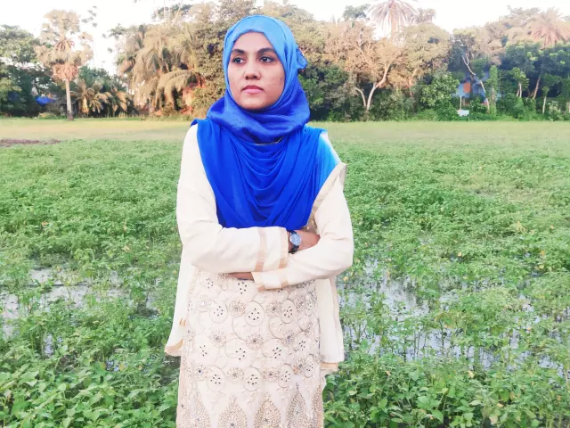 I want a pot for my only sister , she did her Hons, Masters Political Science Dhaka University