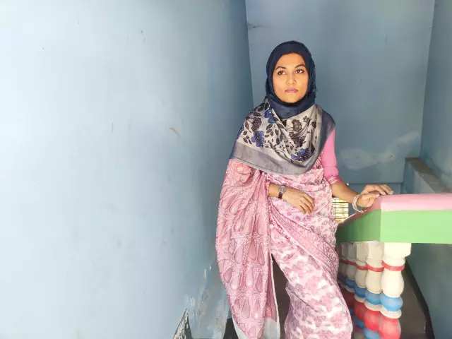 I want a pot for my only sister , she did her Hons, Masters Political Science Dhaka University