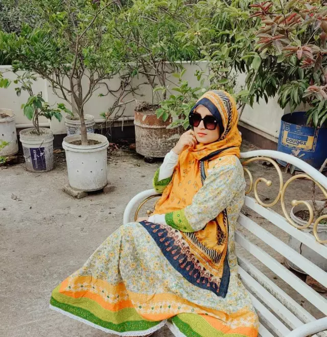 Divorced has a son 6 years of age looking for her groom in Chittagong