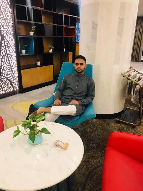 Sea Fish Business and plans to go abroad seeking his bride