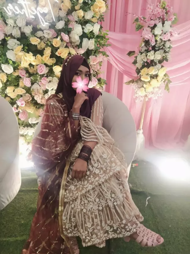 Hijabi bride searching for groom in Munshiganj Refrain from knocking the person expecting dowry