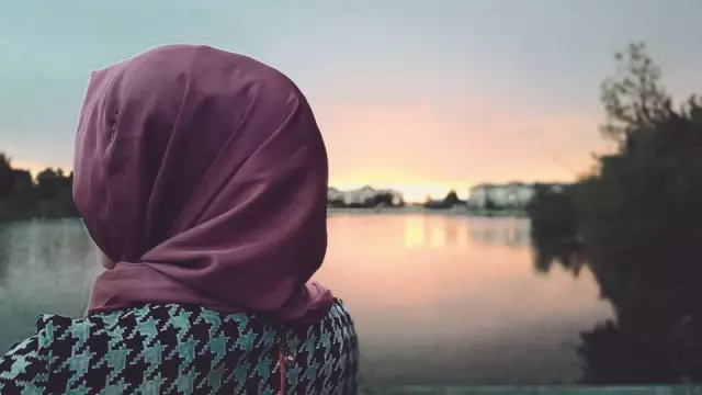 She currently resides in Dhaka.She is religious, wears the hijab.She completed her Secondary School Certificate