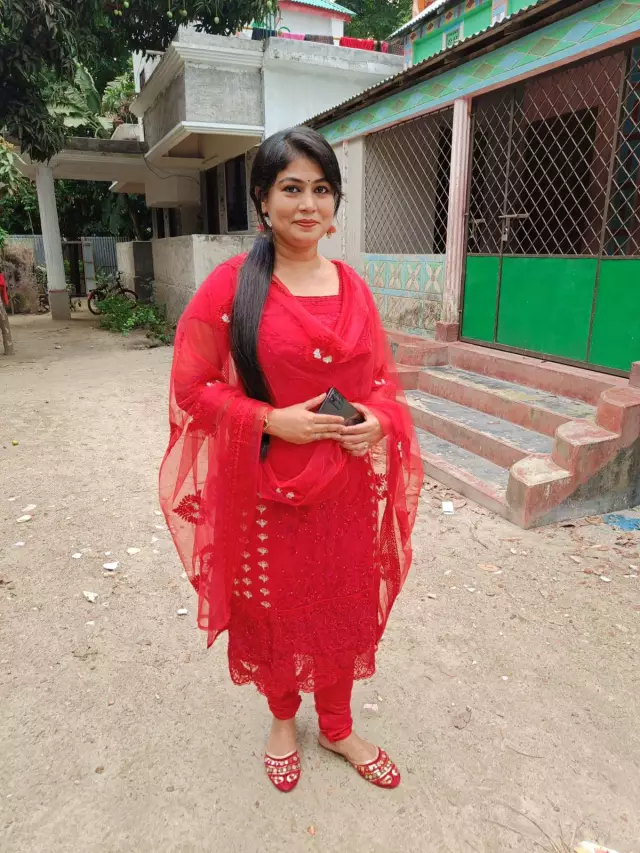 short-divorced. Looking for Groom for my cousin.